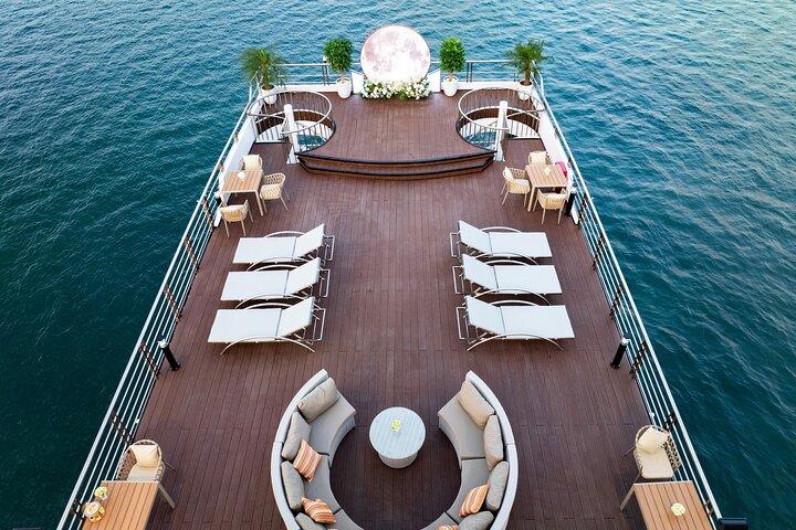 Hanoi: Ha Long Bay Luxury Cruise with Buffet Lunch & Limousine