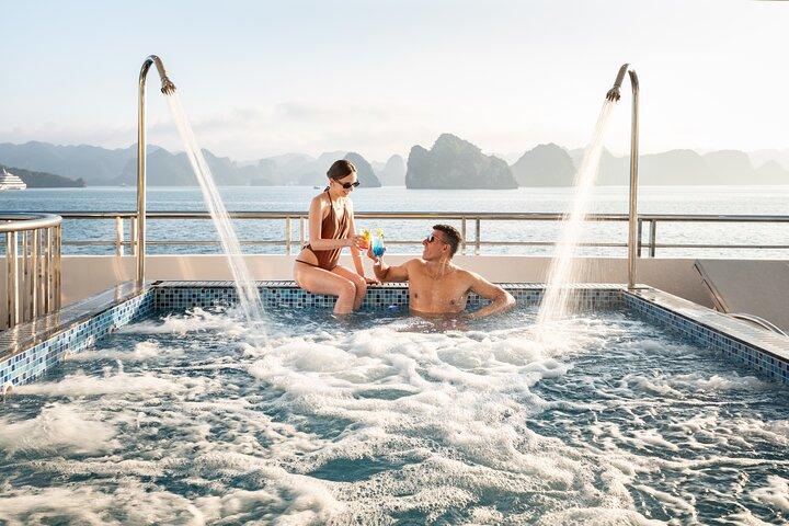 Hanoi: Ha Long Bay Luxury Cruise with Buffet Lunch & Limousine