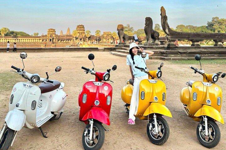 Angkor Wat Private Electric Scooter or Bike Tour