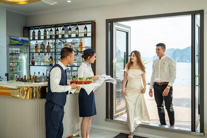 Hanoi: Ha Long Bay Luxury Cruise with Buffet Lunch & Limousine