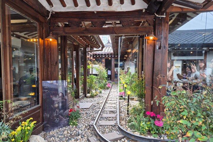 Layover tour to Seoul Gyeongbokgung Palace and key attractions