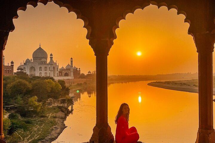 Skip-the-Line Sunrise Taj Mahal & Agra Tour by Car from Jaipur