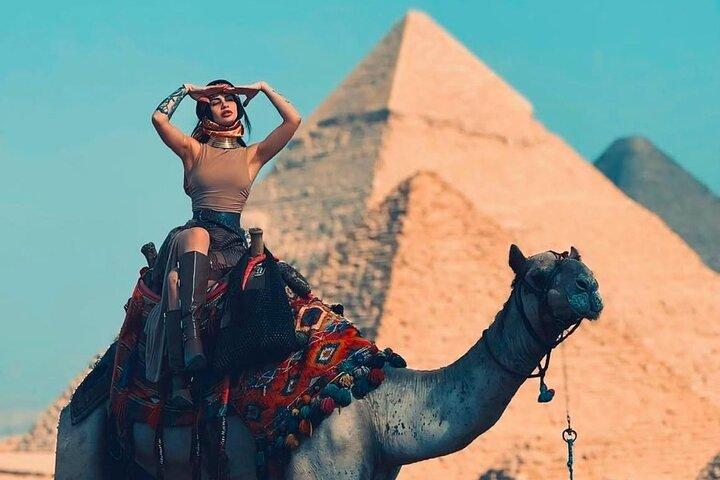 Private Pyramids VIP Tour: Egyptologist, Lunch & Pro Photos