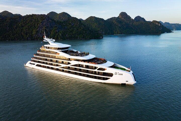 Luxury Diana Cruise Halong and Lan Ha Bay 2D1N from Hanoi