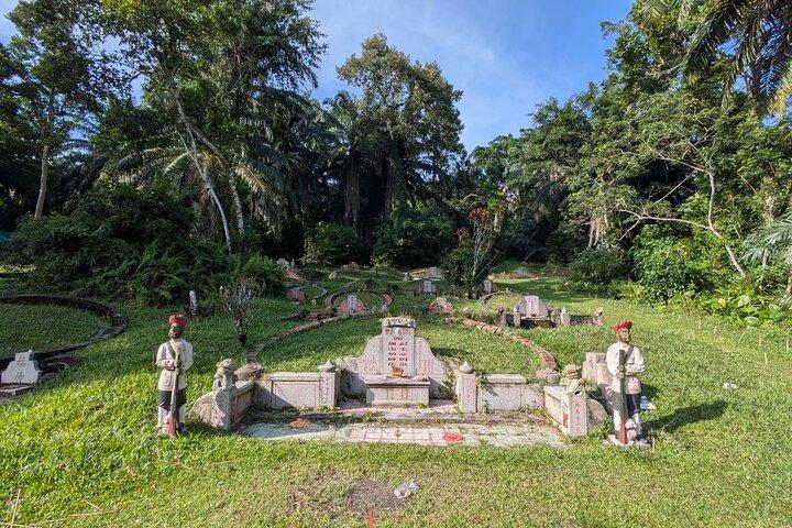 Jungle and Heritage Walk in Singapore