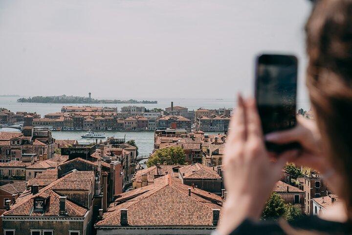Venice Walking Tour with Panoramic Rooftop Access