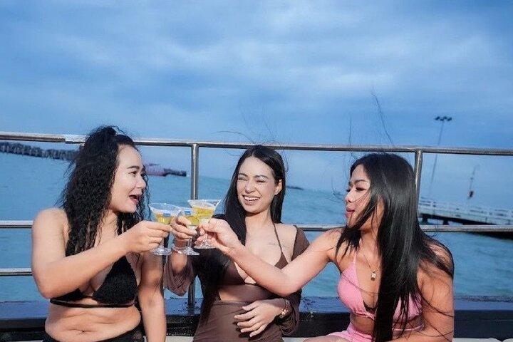 Pattaya Sunset Boat with Starters Admission Ticket
