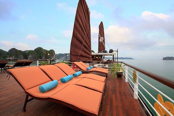 Hanoi: 2 Day 1 Night Luxury Cruise in Halong and Lan Ha Bay