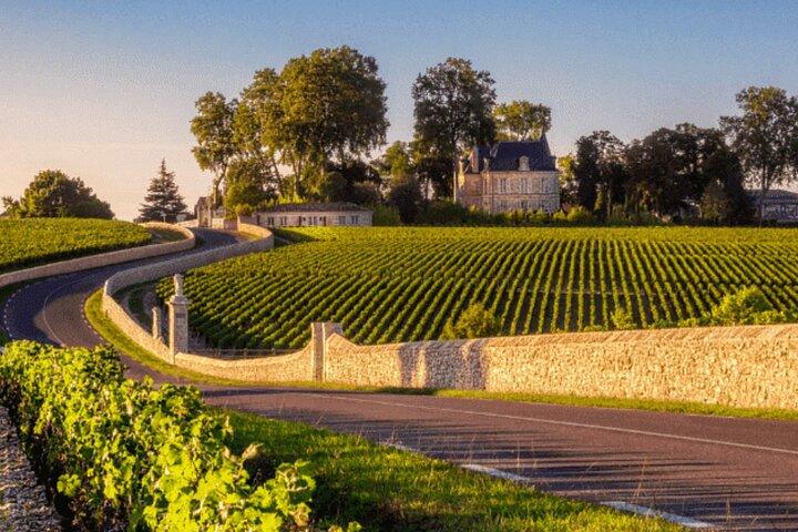 Half-day in the Médoc : 2 wineries & 6 wines