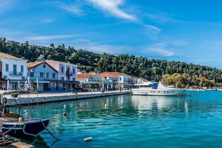 Private Minivan Transfer & Free Time in Ancient Olympia