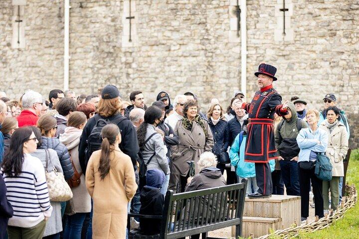 Tower of London & Crown Jewels Tour with Beefeater Meet & Greet