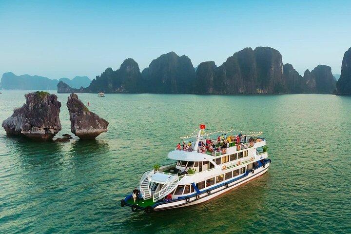Ha Long Deluxe Day Cruise with Set Menu Lunch, Kayaking & Party