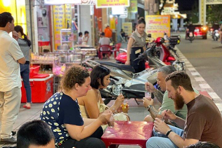 Hue Food Tour by Walking, Cyclo or Scooter