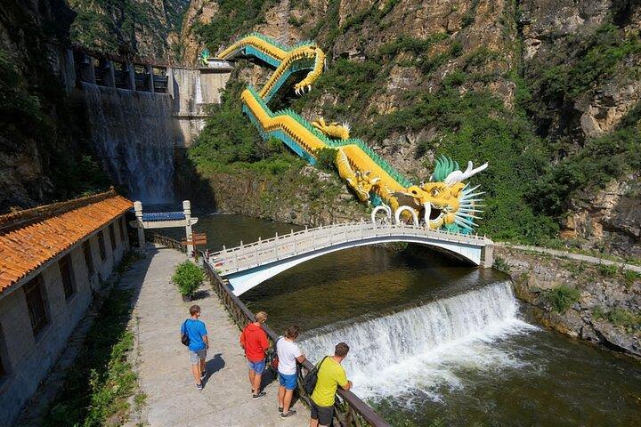 Beijing Private Tour to Badaling Great Wall and Longqing Gorge with Boat Ride