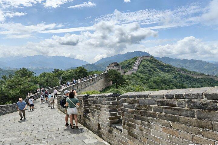 Beijing Private Tour to Badaling Great Wall and Longqing Gorge with Boat Ride