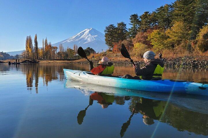 Mt. Fuji Panoramic Kayak Tour on Lake Kawaguchiko