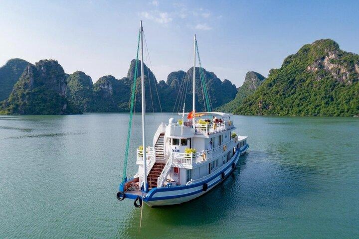 Private Cruise from Ha Long Bay - Lan Ha Bay - Bai Tu Long Bay
