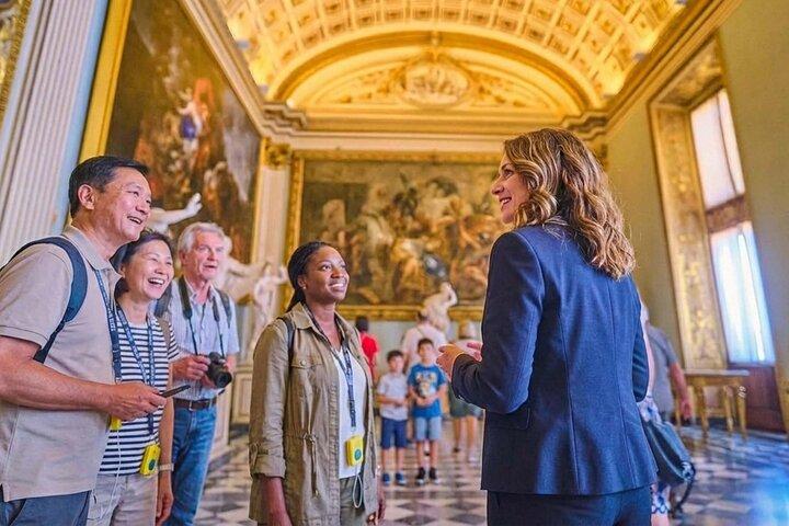 Uffizi & Accademia Walking Tour with Gelato & Art Historian