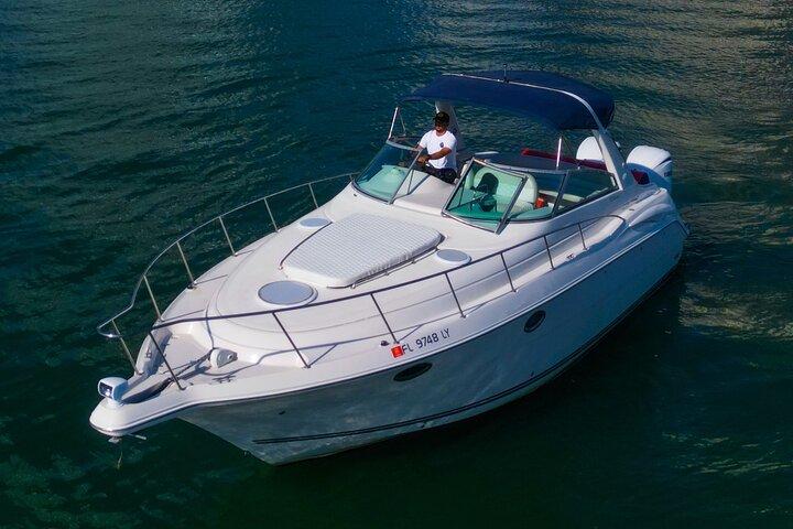 37' Private Yacht Experience in Miami for 12 people