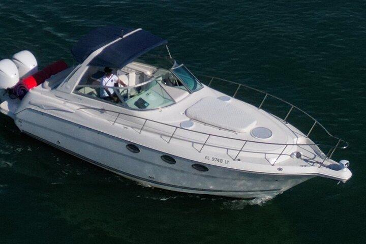 37' Private Yacht Experience in Miami for 12 people