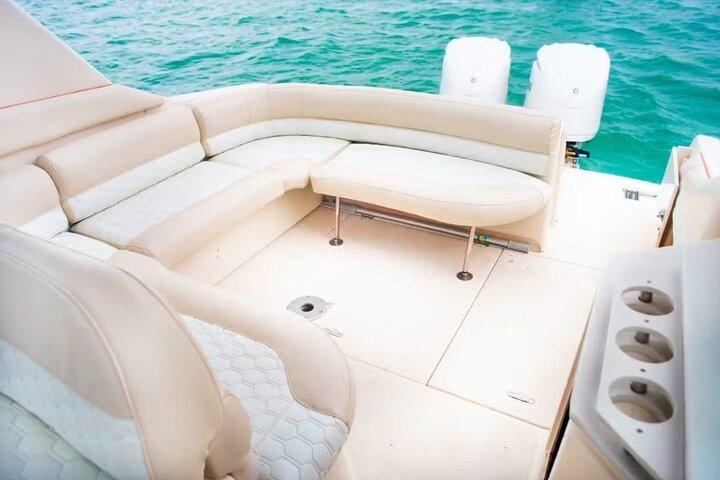 37' Private Yacht Experience in Miami for 12 people