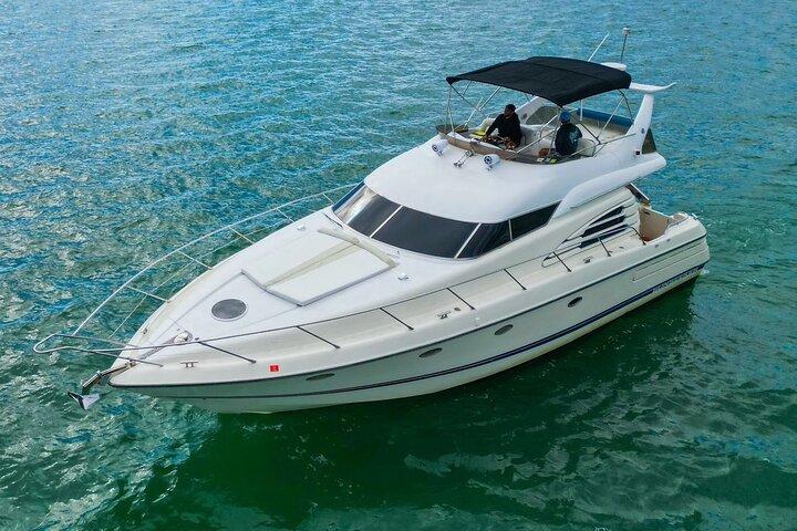 50' Private Yacht Experience in Miami for 12 people