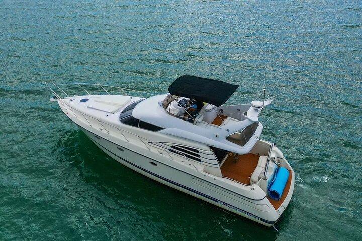 50' Private Yacht Experience in Miami for 12 people