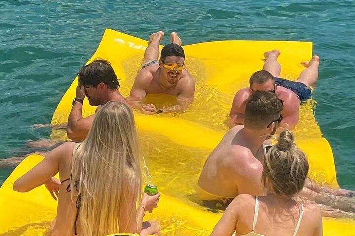50' Private Yacht Experience in Miami for 12 people