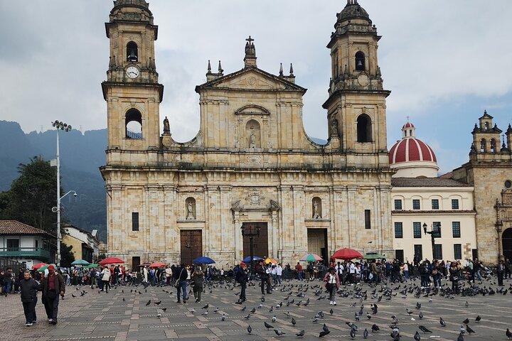 Bogota Tour, Monserrate, Museums and Local Art with Transportation