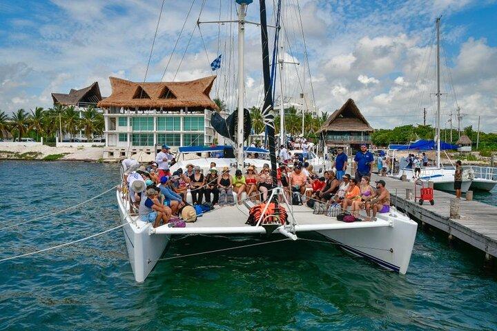 Isla Mujeres Catamaran with Snorkel, Lunch & Unlimited Drinks