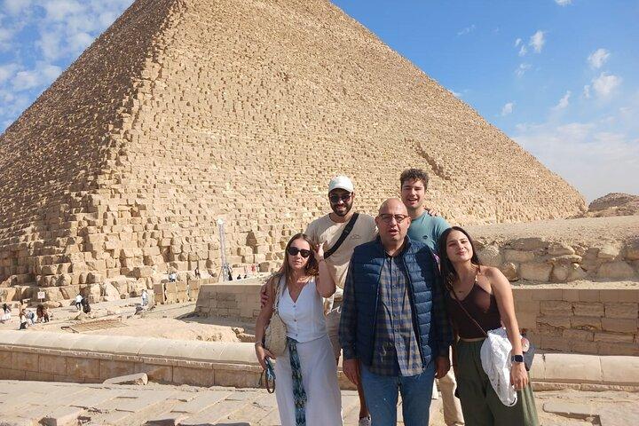 Explore Pyramids, Camels and Authentic Egyptian Food in Giza