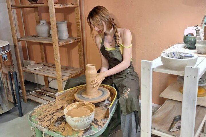 Private Clay Vase Workshop in Florence with Artisan