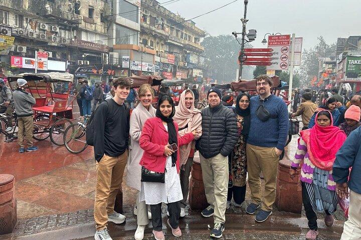 Customized Half Day or Full Day Delhi Shopping Tour with Female Consultant