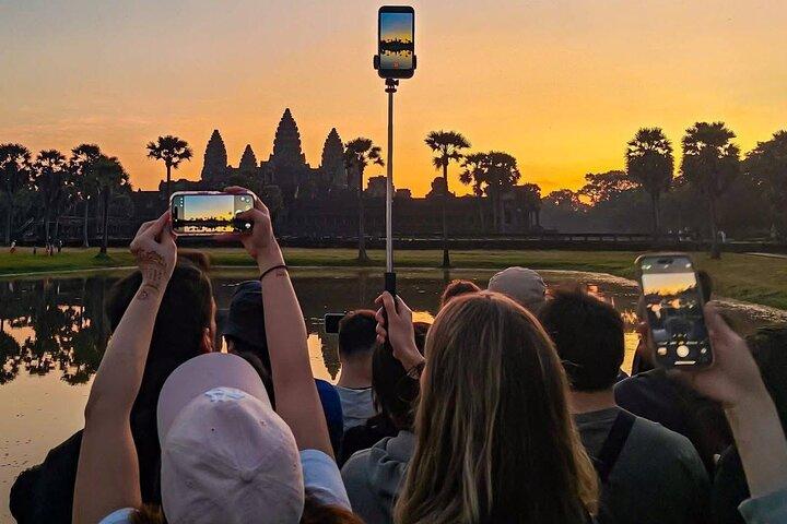 Small-Group Explore Angkor Wat Sunrise Tour with Guide