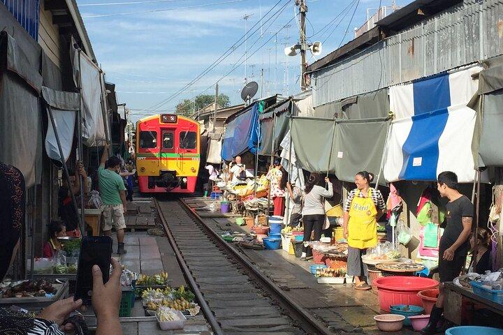 Private Excursion to Floating Market and Ayutthaya World Heritage