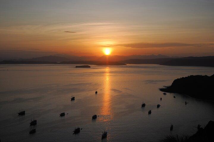 Labuan Bajo - Komodo multi day tour Using Luxury Pinishi Boat