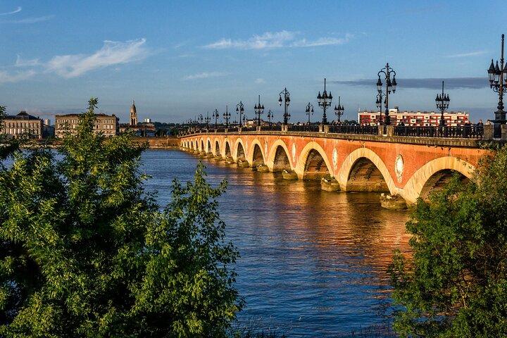 Bordeaux Audioguided Walking Tour 2h30 and 29 audio commentary