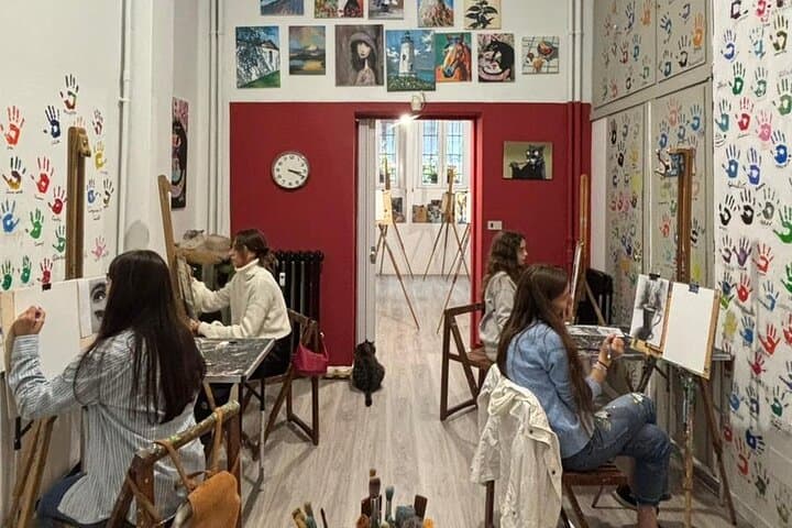 Cityscape Drawing Experience in Milan with Local Artist