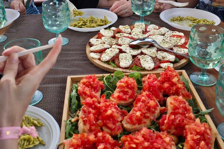 La Spezia: Sunset aperitif with dinner on the boat