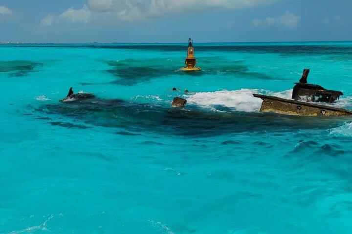 Isla Mujeres Tour with buffet, open bar & snorkel & North Beach
