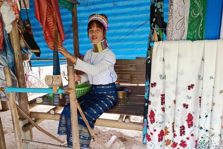 Chiang Rai: White, Blue, Red Temples and Long Neck Village Tour