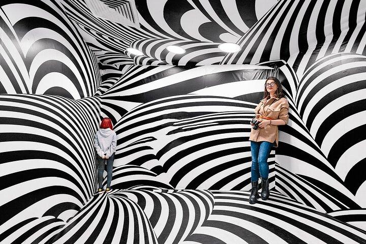 Interactive Exploration Museum of Illusions