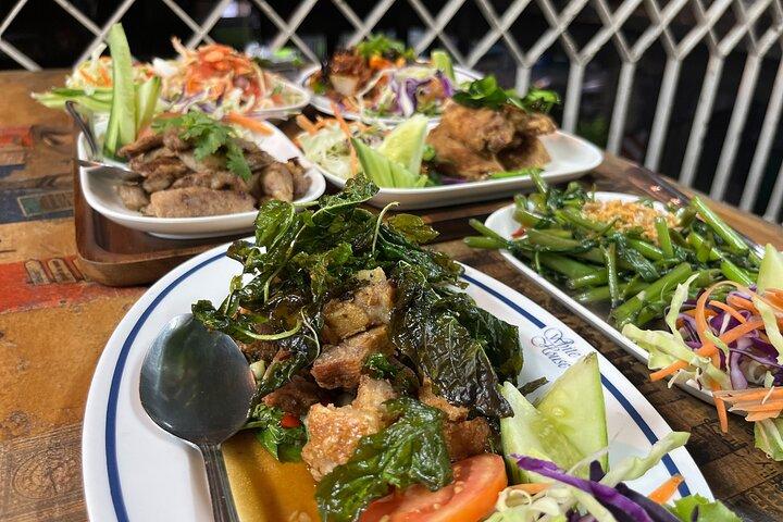 Bangkok Tuk Tuk Night Tour with food & drinks in Siam & Silom
