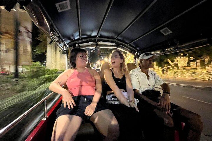 Bangkok Tuk Tuk Night Tour with food & drinks in Siam & Silom