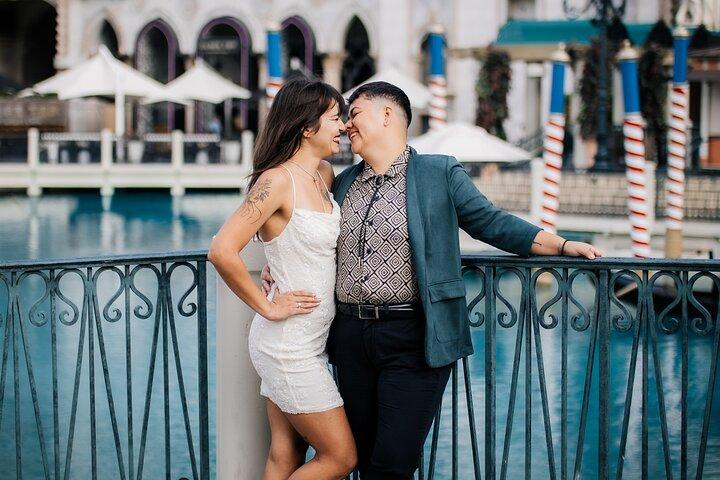 Private Vacation Photoshoot with Photographer in Las Vegas