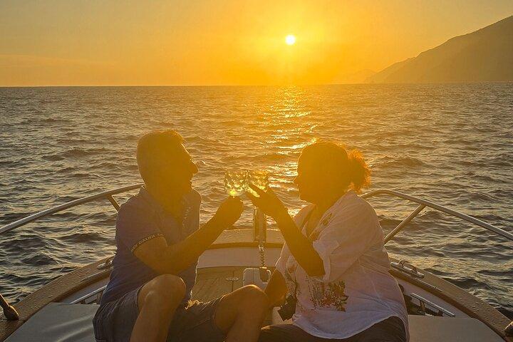 La Spezia: Sunset aperitif with dinner on the boat