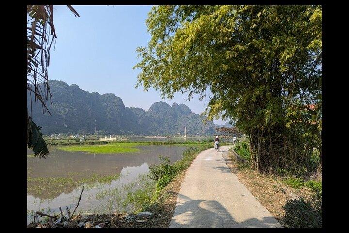 Private Hanoi to Ninh Binh Mua Cave and Trang An Adventure