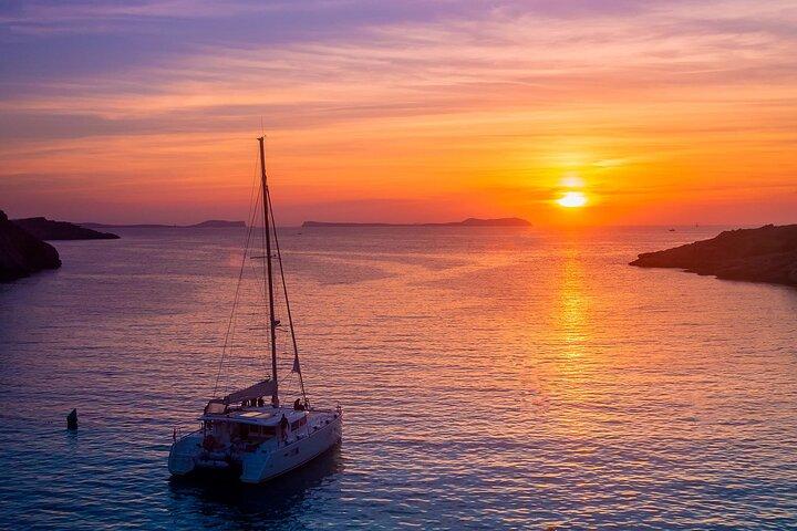 Luxury Santorini Sunset Cruise: Dinner, BBQ, Open Bar, Transfers