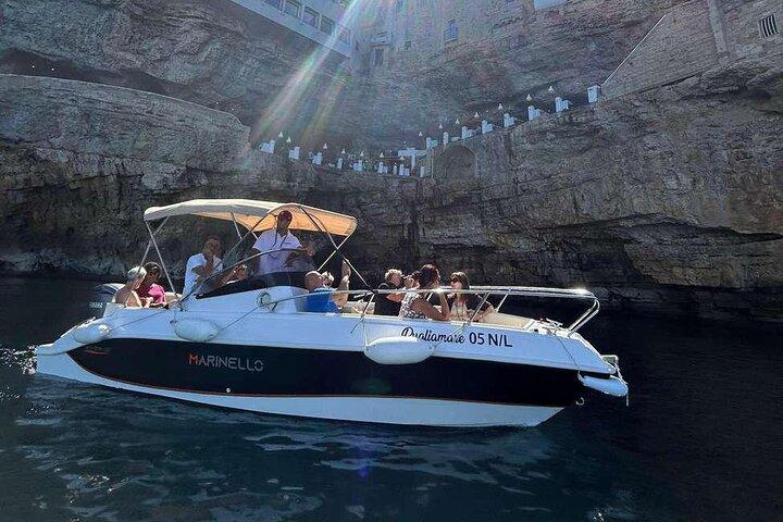 Boat tour of the Polignano a Mare caves with aperitif