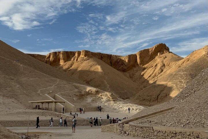 Private Luxor Day Tour:Kings & Queens Valleys,Hatshepsut & Karnak